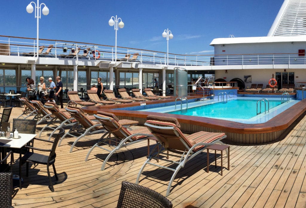 The resort-style Silver Whisper pool.