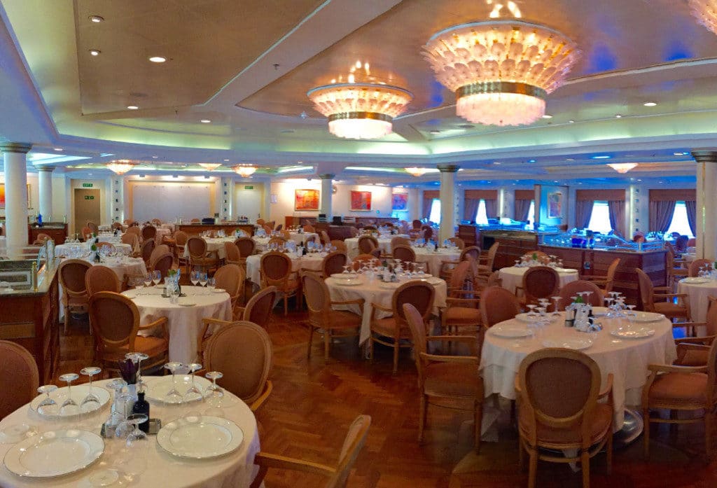 In the Restaurant the parquet floor has been restored.