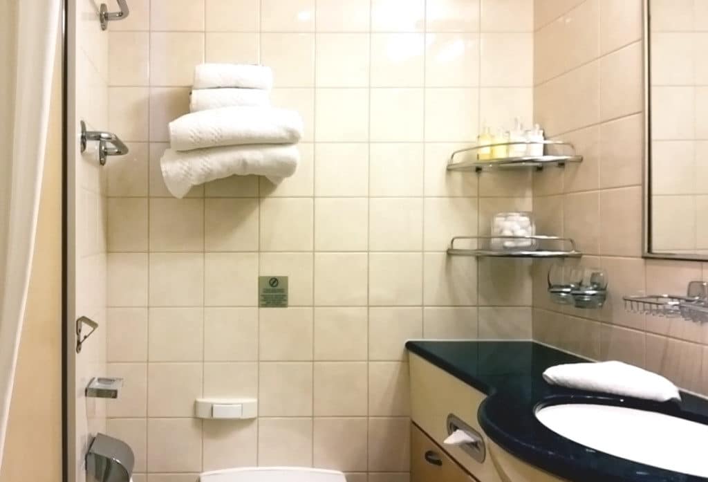 A bathroom in a QM2 Balcony Room.
