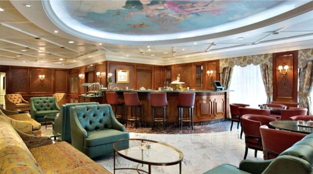 We noted that the Grand Bar is one of the most popular Nautica bars.