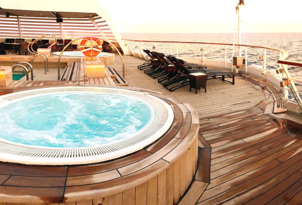 The rear-facing Seabourn Odyssey pool.
