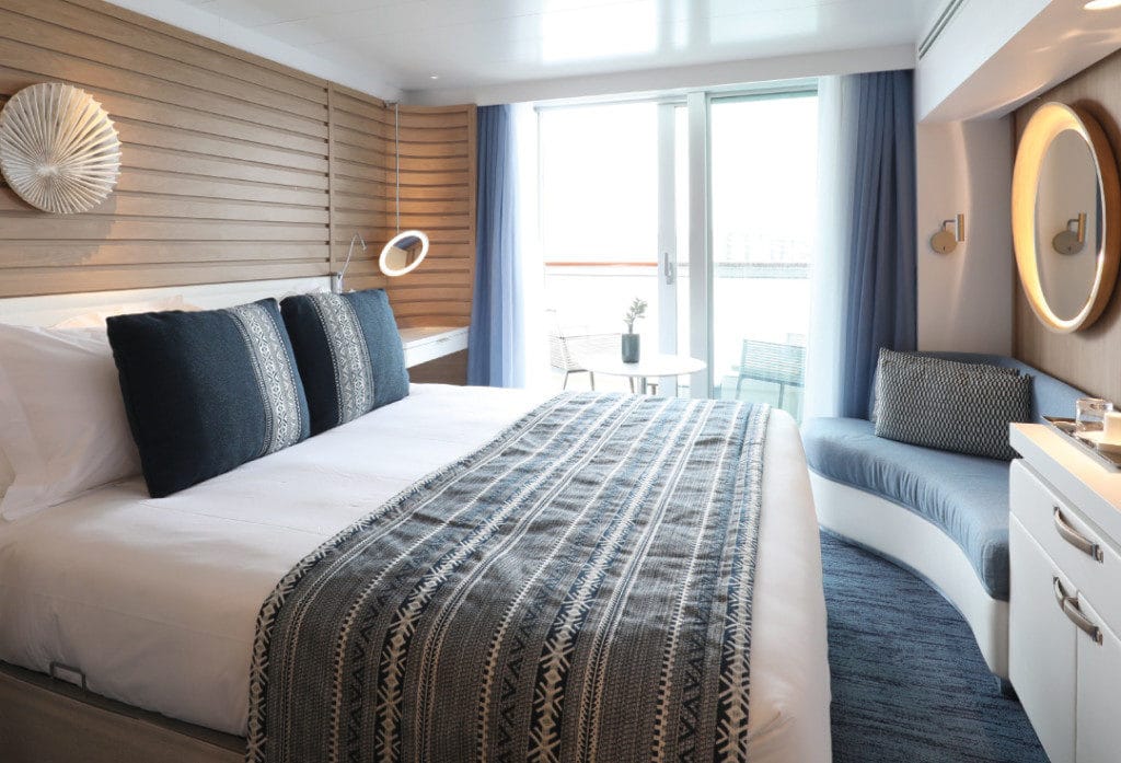 Chic decor in the Balcony rooms on Le Lapérouse.