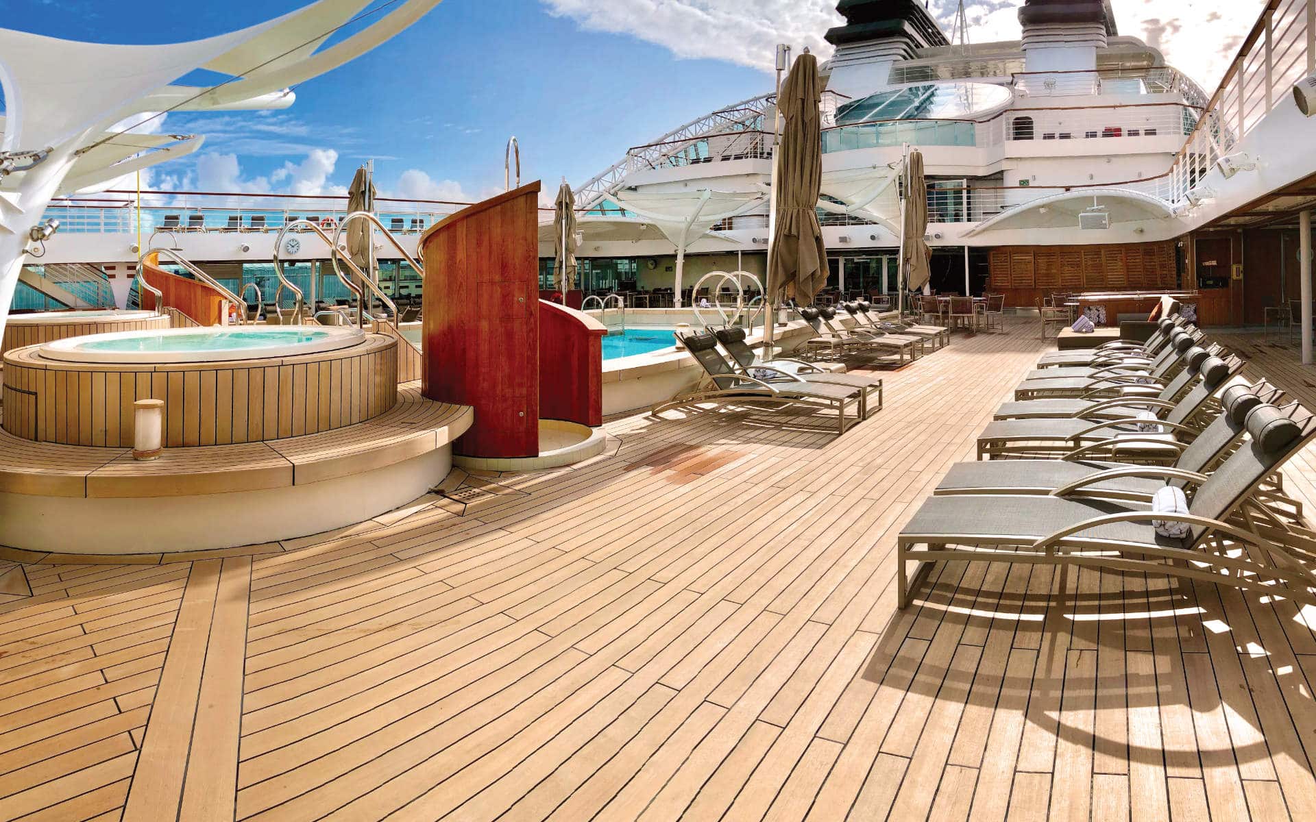 The pool deck on Seabourn Ovation.
