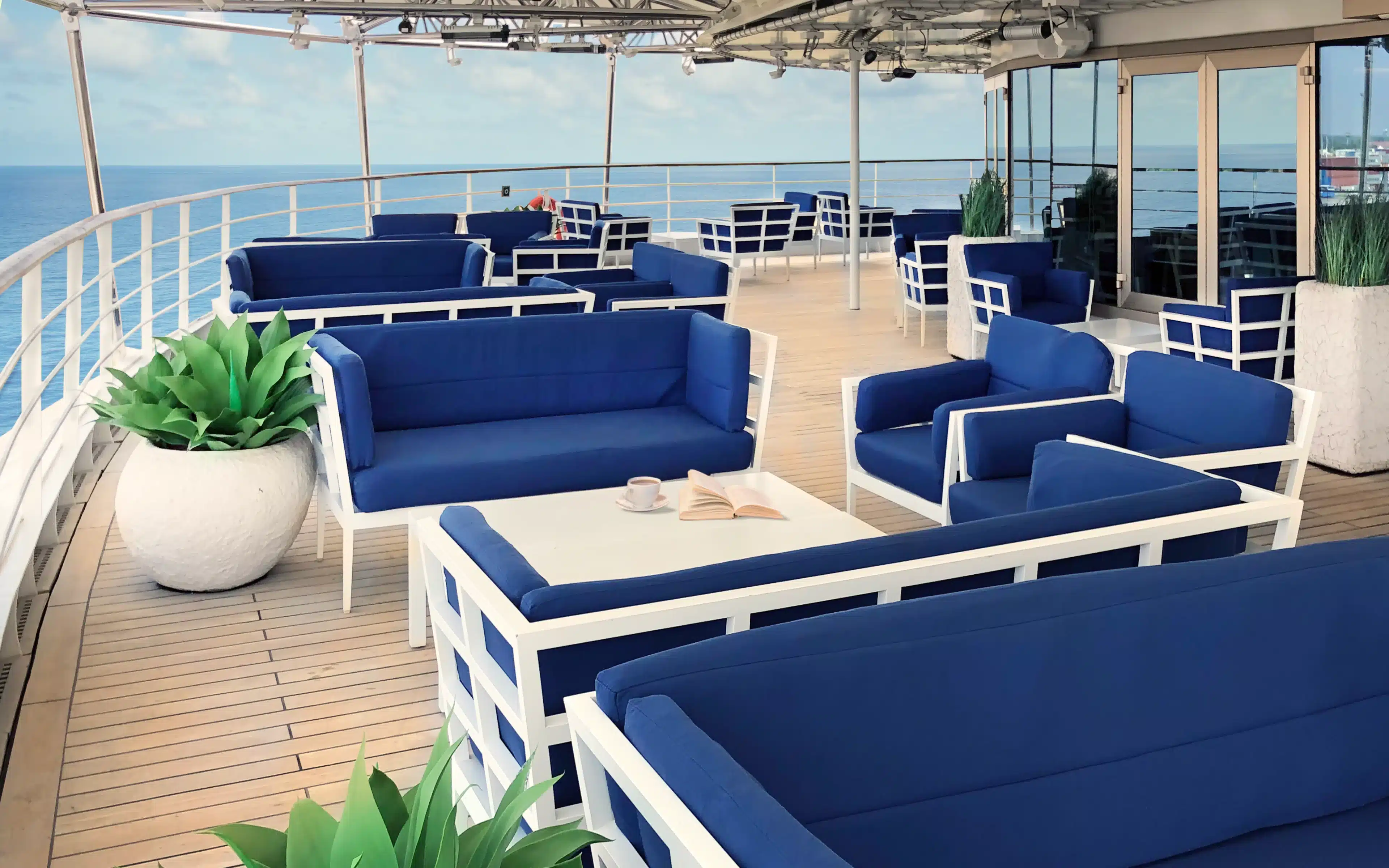 The Panorama Lounge tarrace onboard Silver Muse.