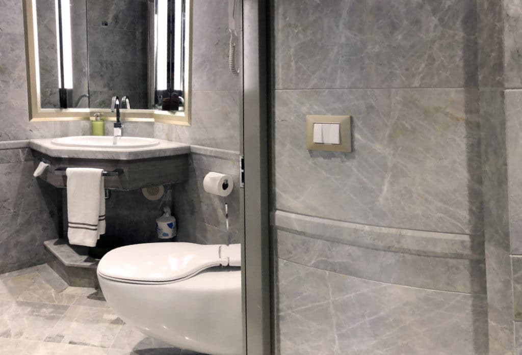 There is a separate toilet in the Silver Suite bathroom.