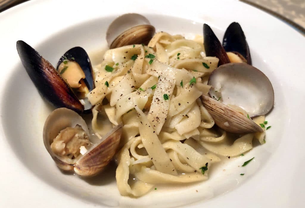 I especially enjoyed the Linguine alle Vongole in Toscana.