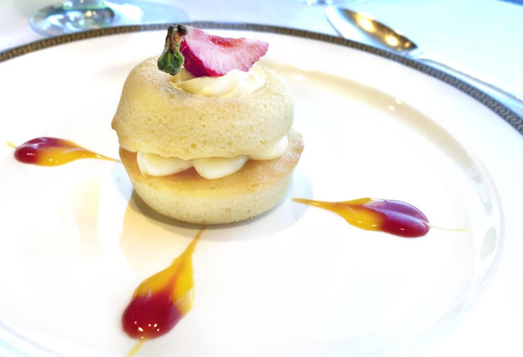 A sublime Lemon & Lavender Cake is on the Queen's Grill menu.