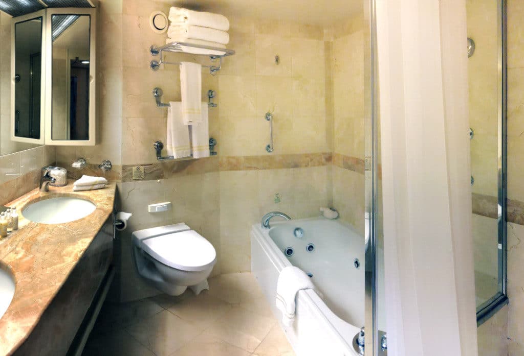 The bathroom in the Queen Elizabeth Queens Suite.