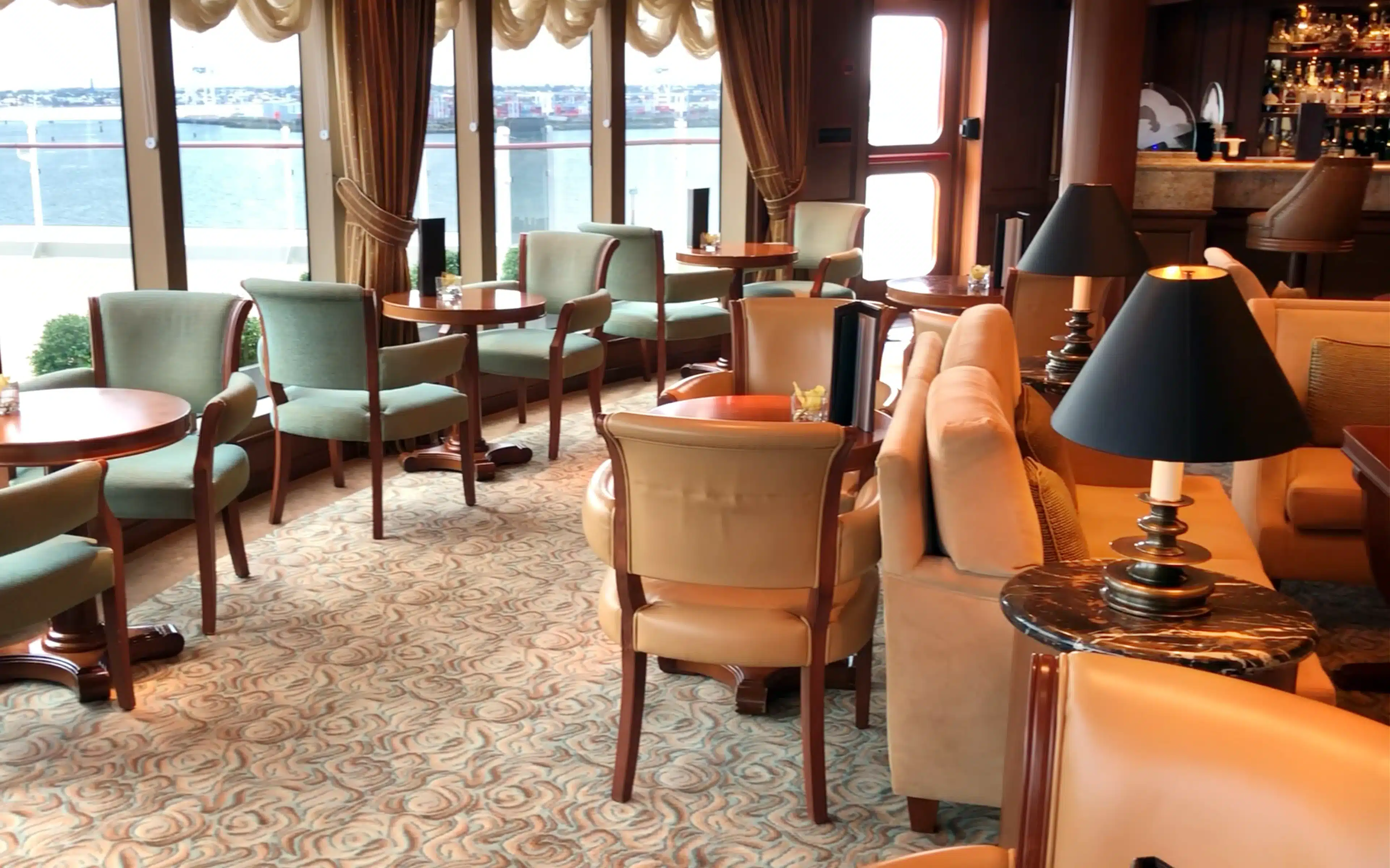 Queen Elizabeth Grills Lounge.