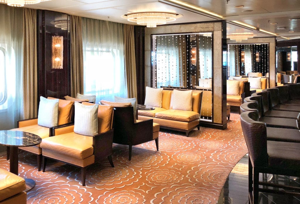 The Horizon Lounge on Seven Seas Voyager.