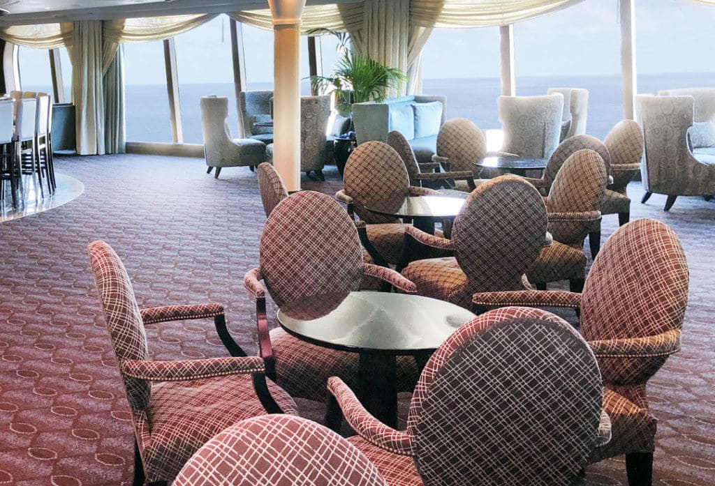 The Horizons Lounge is the most popular Oceania Riviera bar.