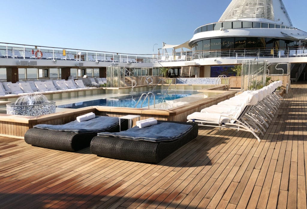 The Oceania Riviera pool.