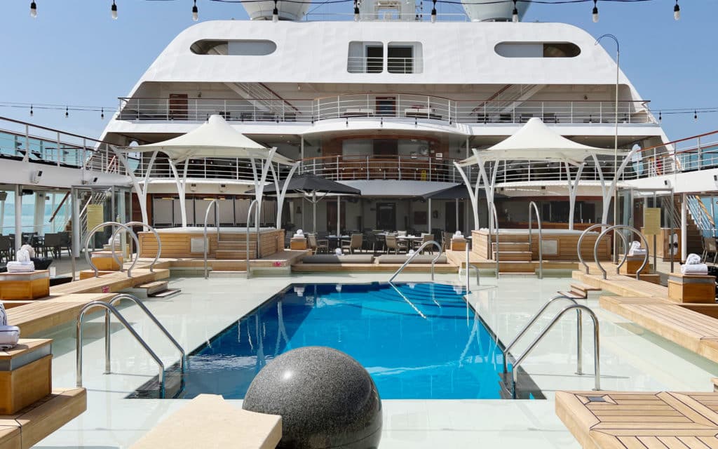 The Seabourn Quest pool.
