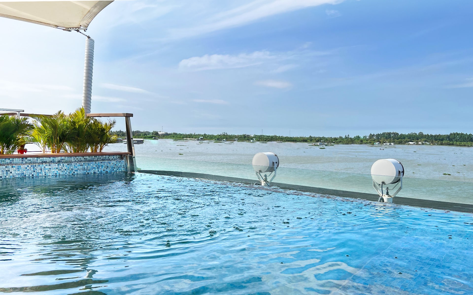 The plunge pool on Aqua Mekong.