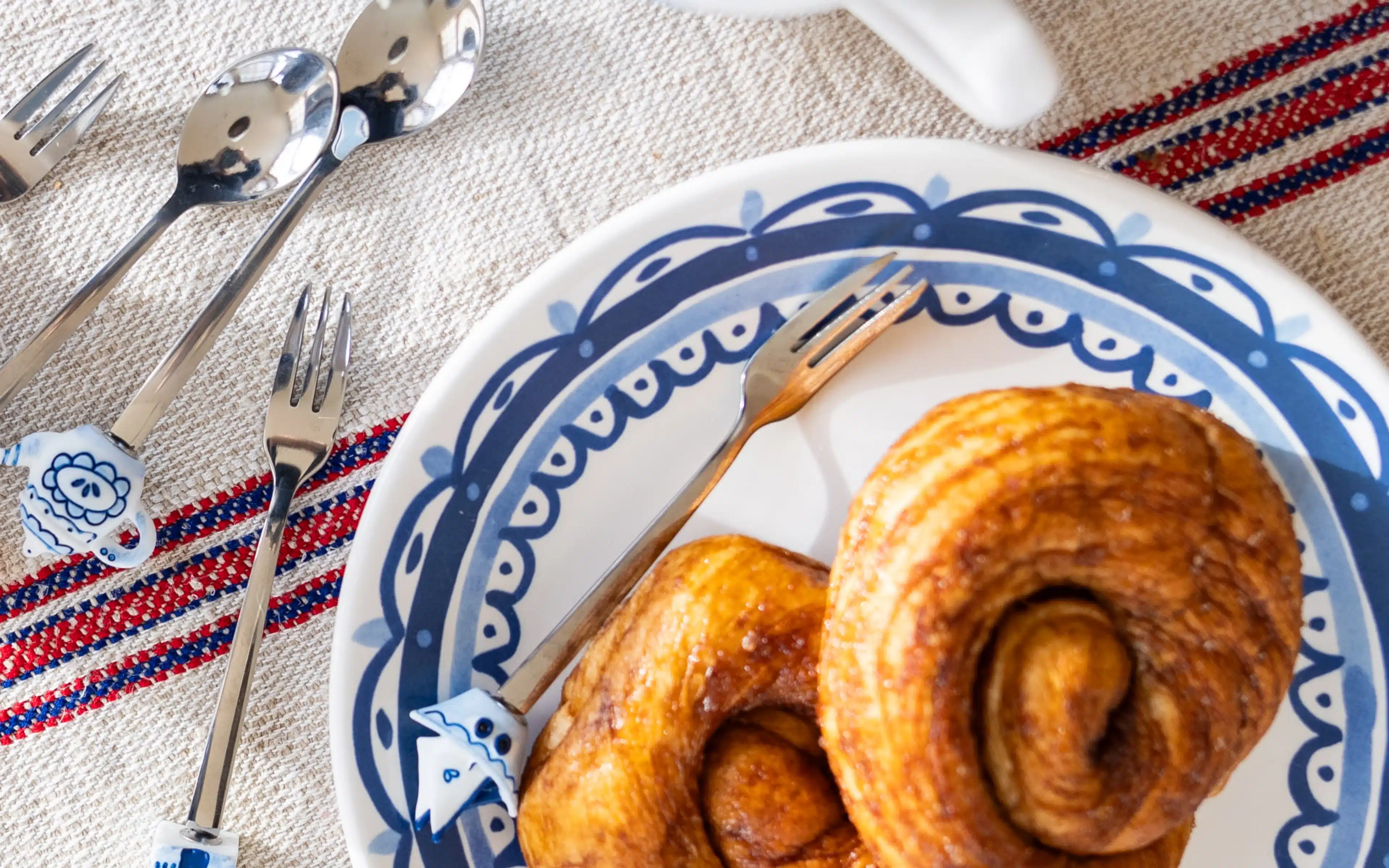 A Blond Amsterdam plate with pastries.