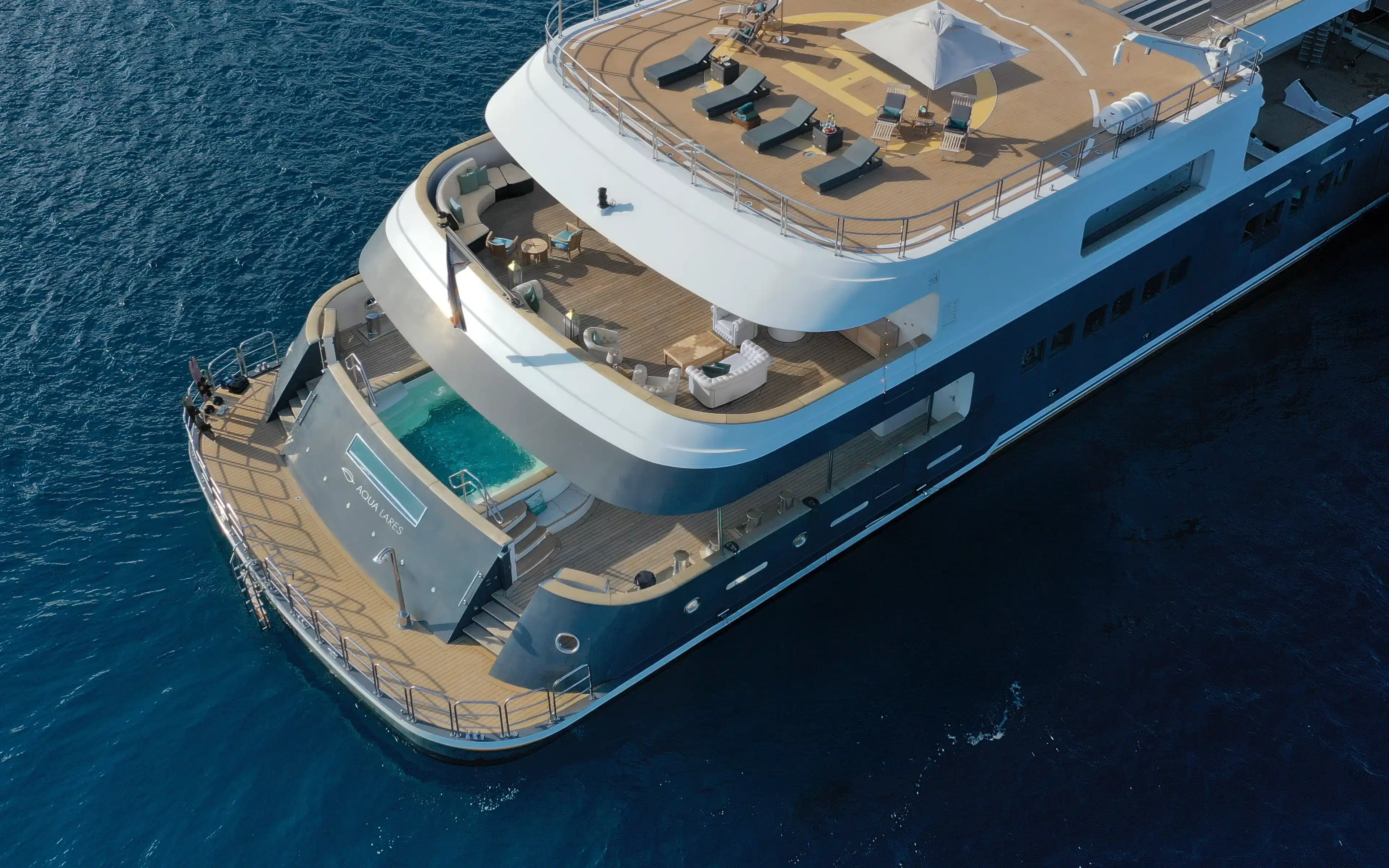 The aft-facing pool on board Aqua Lares.