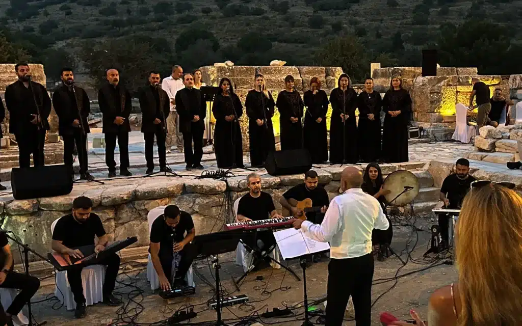 A chior perform at Ephesus archiological site in Türkiye